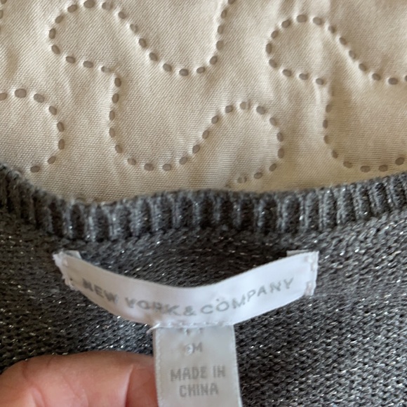 New York and Company  V- Neck Sweater Size Medium - Picture 5 of 12